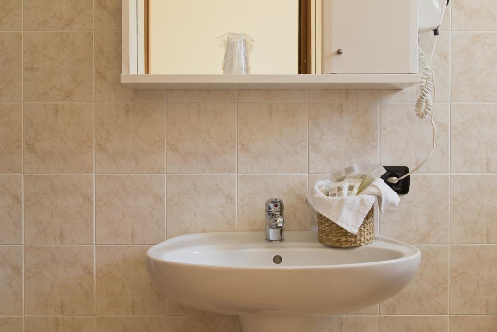 Hotel La Fenice Lignano Sabbiadoro Phòng bức ảnh