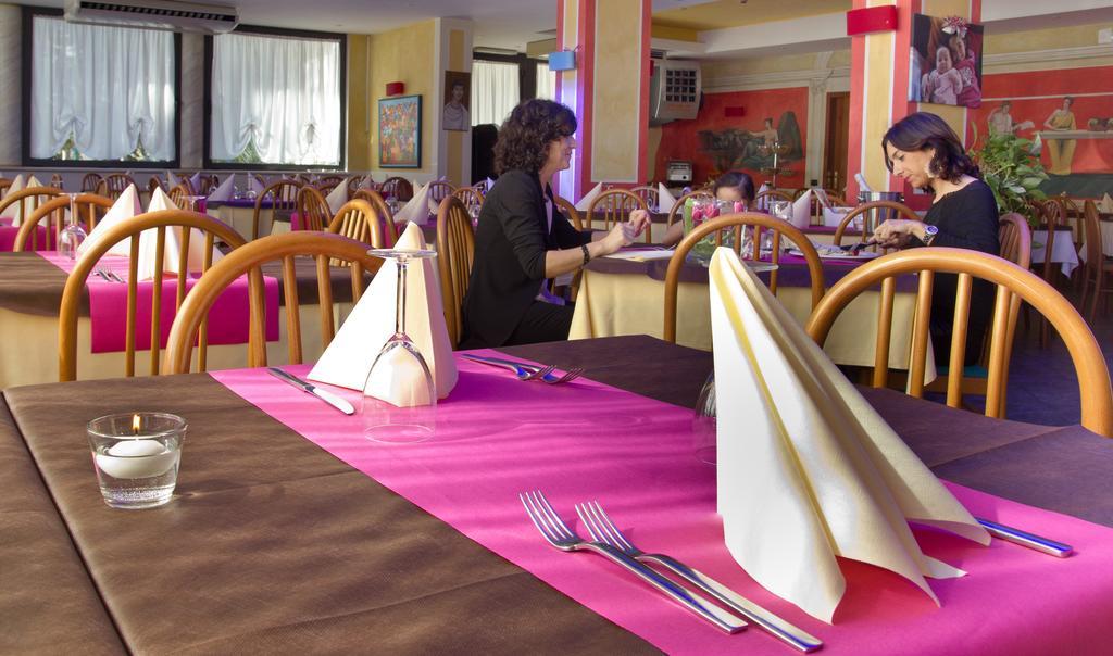 Hotel La Fenice Lignano Sabbiadoro Ngoại thất bức ảnh