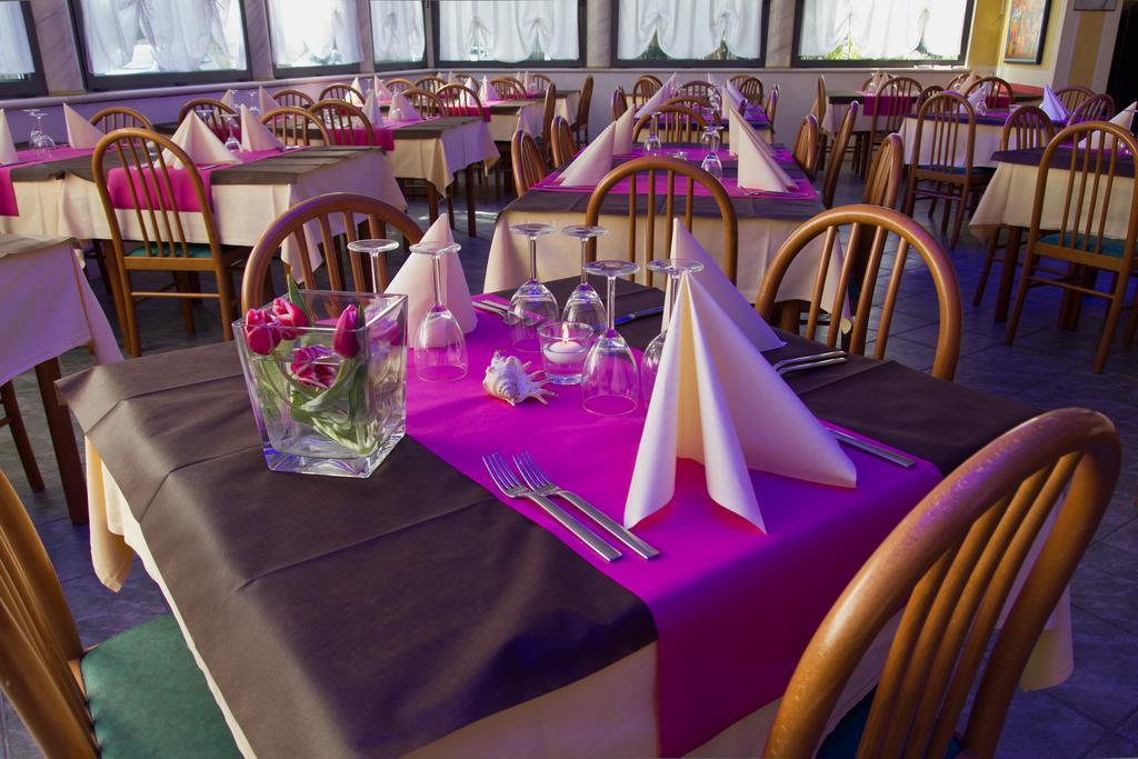 Hotel La Fenice Lignano Sabbiadoro Ngoại thất bức ảnh