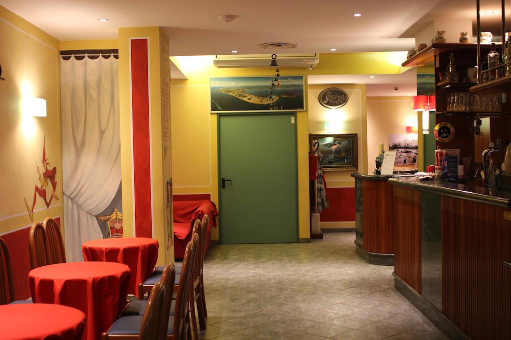 Hotel La Fenice Lignano Sabbiadoro Ngoại thất bức ảnh